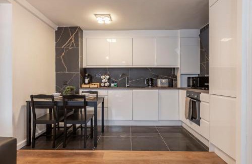 Addison Apartment | Shepherds Haven Luxury 4 Bed Flat With Self Check In