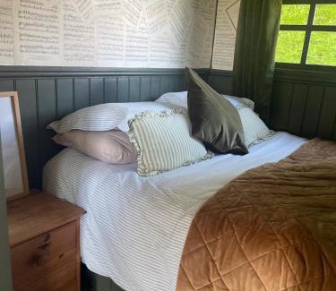 Battle Other | Shepherds Hut Farm Stay - The Nest
