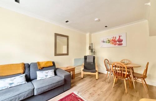 Chillington House | Sheplegh Court Charming Cottage and Pools within Stunning Grounds