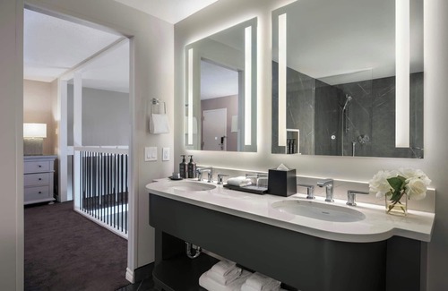 Saskatoon Downtown Hotel | Sheraton Cavalier Saskatoon Hotel