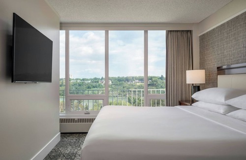 Saskatoon Downtown Hotel | Sheraton Cavalier Saskatoon Hotel