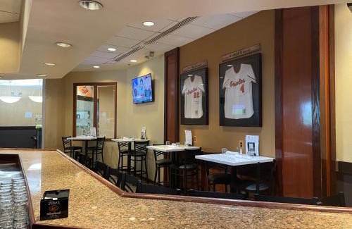 Downtown West Hotel | Sheraton Inner Harbor Hotel