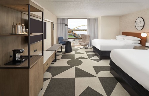 South Shore Hotel | Sheraton Pittsburgh Hotel at Station Square