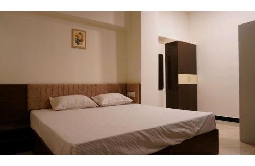 Udumalaipettai Bed & Breakfast | SHI's 5 Room Stay on Munar Road - Udumalpet
