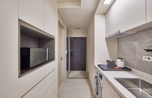 Yeongdo Hotel | Shift Door Residence Hari