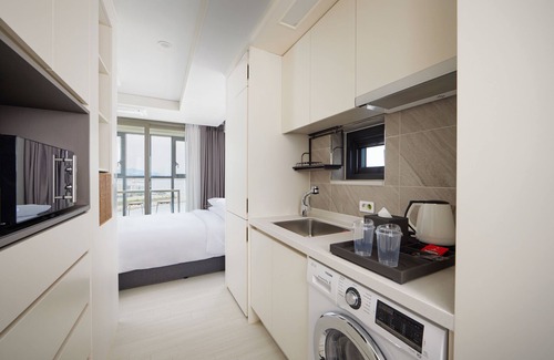 Yeongdo Hotel | Shift Door Residence Hari