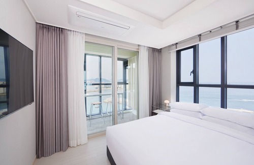 Yeongdo Hotel | Shift Door Residence Hari