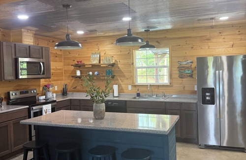 Higden Cabin | Shiloh Place- cozy 3 bedroom cabin.
