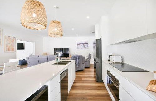 Culburra Beach House | Shiloh Shores - Pet Friendly with Fire Pit - 5 Mins to Beach