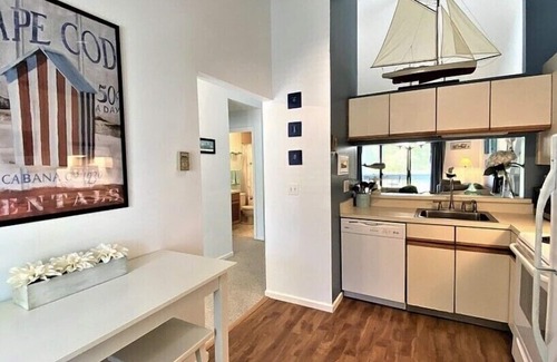 Brewster House | Shining Sea Condo