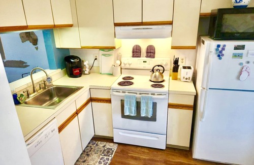 Brewster House | Shining Sea Condo