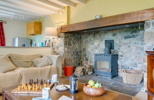 Crynant House | Ship Cottage Annexe - One Bedroom House, Sleeps 4