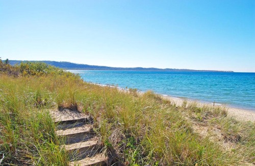 Maple City Apartment | Ship Watch 1 2