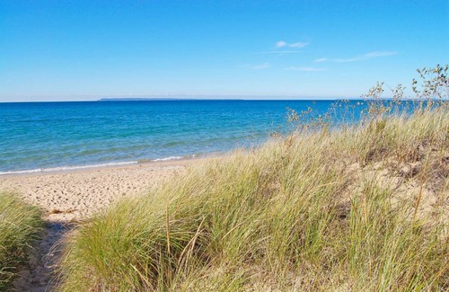 Maple City Apartment | Ship Watch 1 2