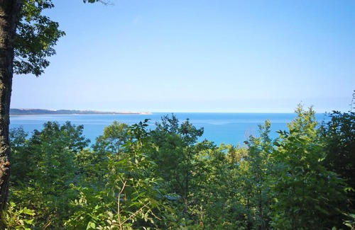 Maple City Apartment | Ship Watch 1 2