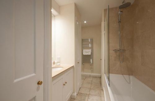 Chipping Norton House | Shipton Cottage