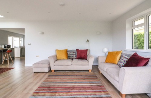 Shipton Gorge Cottage | SHIPTON HILL VIEW, pet friendly, with a garden in Shipton Gorge