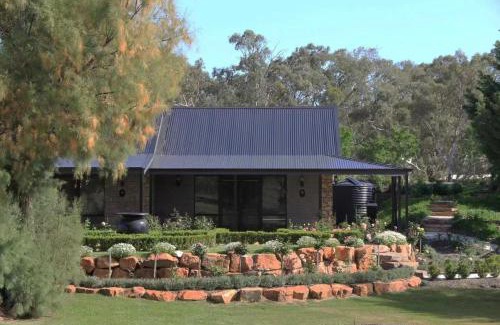 Rowland Flat Ski Chalet | Shiraz Cottage - A Vineyard Retreat in Barossa Valley