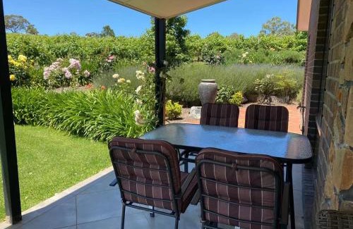 Rowland Flat Ski Chalet | Shiraz Cottage - A Vineyard Retreat in Barossa Valley