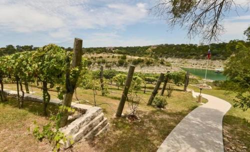 Lago Vista House | Shiraz Haus - Unit B