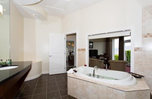 Okanagan-Similkameen Cabin | Shiraz Villa