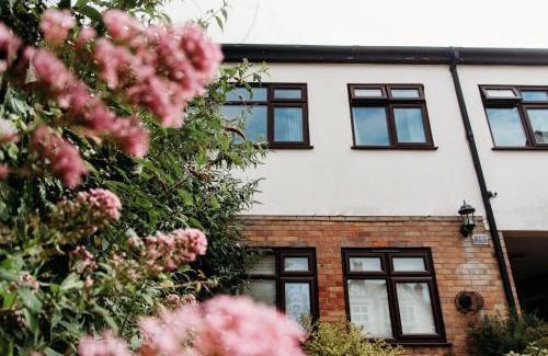 Southend-on-Sea Apartment | Shoebury Lodge near Sea front In Southend