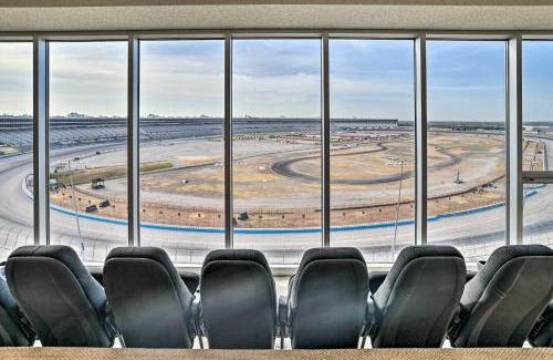 Fort Worth Apartment | Shop and Dine Fort Worth Condo with Racetrack Views!