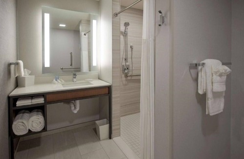 Dallas House | Shops and downtown Dallas in easy reach