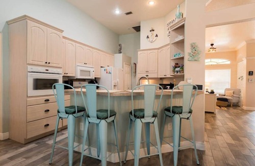 Spring Hill House | "Shore Fun, Bare Feet Retreat"