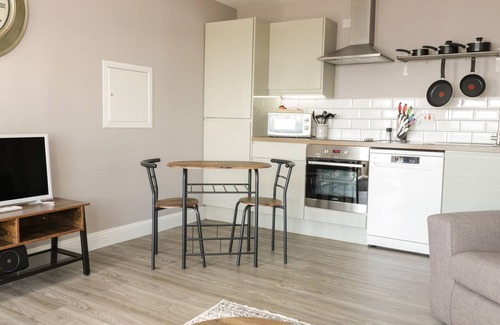 Pettycur Cottage | SHORE VIEW, pet friendly, country holiday cottage in Kinghorn