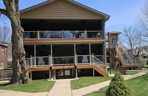 Confluence House | Shoreline Estates - Bungalow Riverview Room