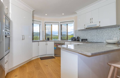 Hastings Point Apartment | Shoreline Holiday Apartment - Beachfront retreat at Hastings Point with ocean views