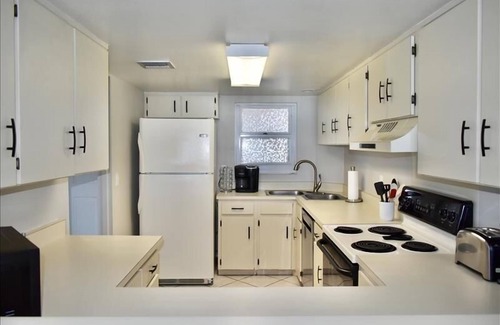 Daytona Beach Shores Apartment | Shores Club 304 - Daytona Beach Oceanfront Vacations, Inc