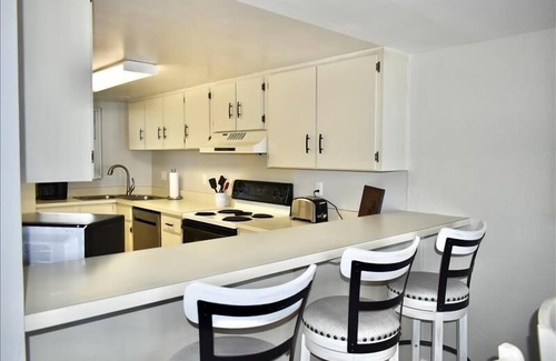 Daytona Beach Shores Apartment | Shores Club 304 - Daytona Beach Oceanfront Vacations, Inc