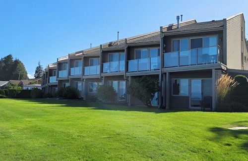 Regional District of Nanaimo Condo | Shorewater Resort Garden View Suite #201
