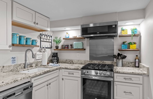 Emerald Isle House | Shorr Thing Oceanside Suite w/private pool & hot tub