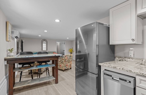 Emerald Isle House | Shorr Thing Oceanside Suite w/private pool & hot tub