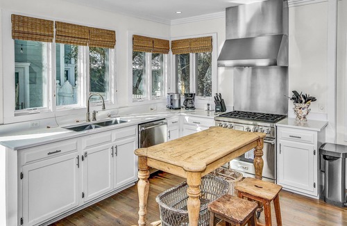 Cottage District House | Short Distance to the White Sandy Beaches, Rendezvous Main House + Carriage in Seaside
