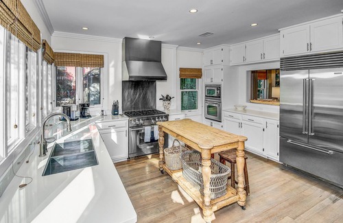 Cottage District House | Short Distance to the White Sandy Beaches, Rendezvous Main House + Carriage in Seaside