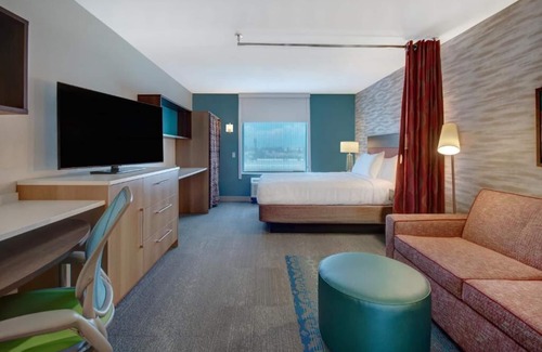 Garden Grove Hotel | Short Drive to Angel Stadium of Anaheim! Onsite Parking and FREE Breakfast!