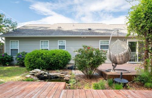 Silver Lake House | Short Drive to Downtown or the Beach 907 Brewster Lane