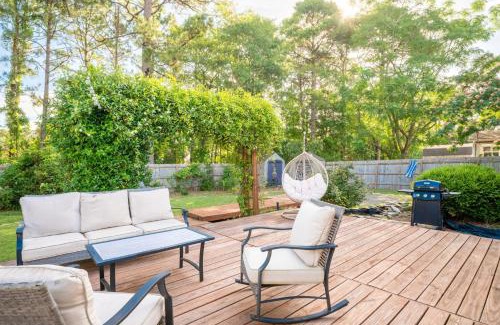 Silver Lake House | Short Drive to Downtown or the Beach 907 Brewster Lane