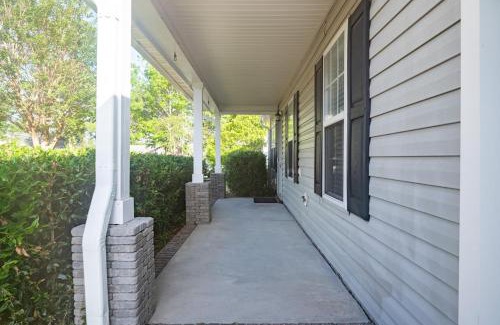 Silver Lake House | Short Drive to Downtown or the Beach 907 Brewster Lane