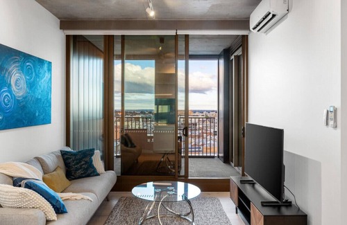 Geelong Apartment | Short & Long Stays-Sophistication & Views on Ryrie