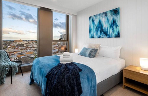 Geelong Apartment | Short & Long Stays-Sophistication & Views on Ryrie