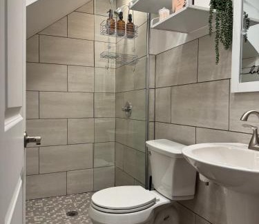 Italian Village House | Short North Convention King Bed Free Parking!