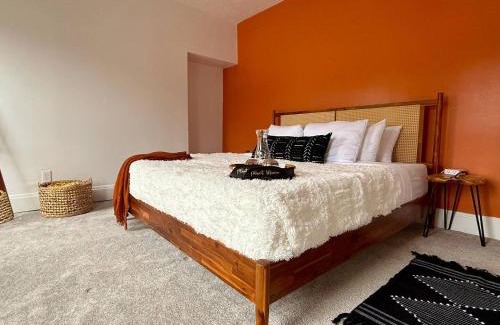 Victorian Village House | Short North Convention King Bed Free Parking!