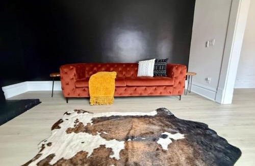 Victorian Village House | Short North Convention King Bed Free Parking!