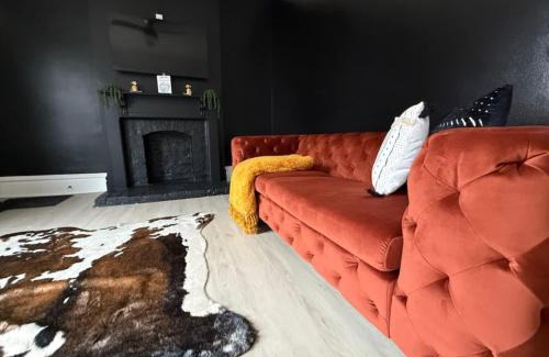 Victorian Village House | Short North Convention King Bed Free Parking!