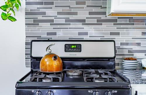 Victorian Village House | Short North Convention King Bed Free Parking!